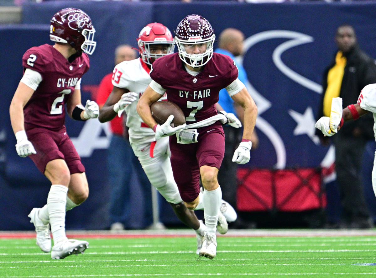 Owens, a Texas commit, finished his prep career with a remarkable 3,000-plus-yard season. 